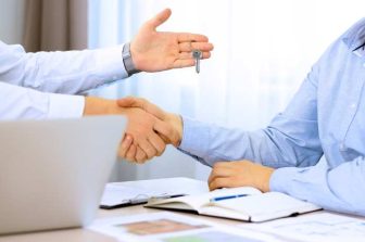 Real Estate Expert Billy Houston of Knoxville Explains Lakefront Property Choices for HelloNation